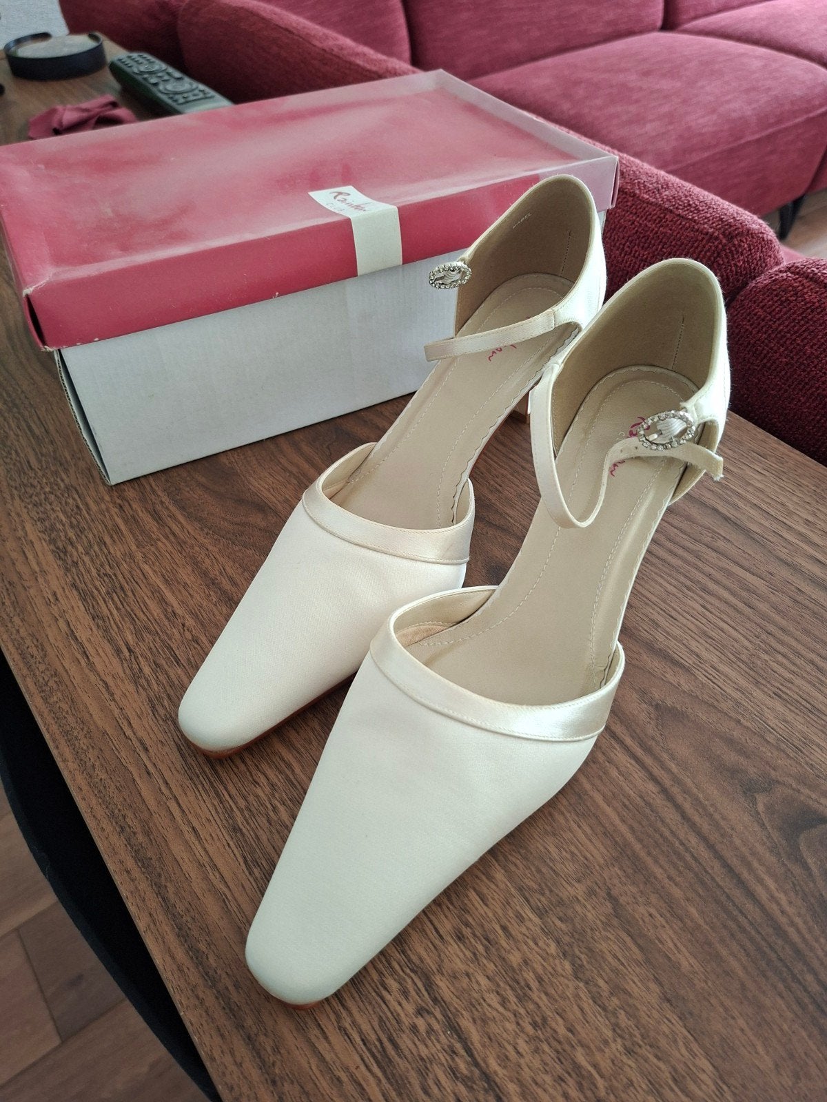 Elegante crèmekleurige pumps van Rainbow Club, Kleding | Dames, Schoenen, Rainbow, Wit, Ophalen of Verzenden, Zo goed als nieuw