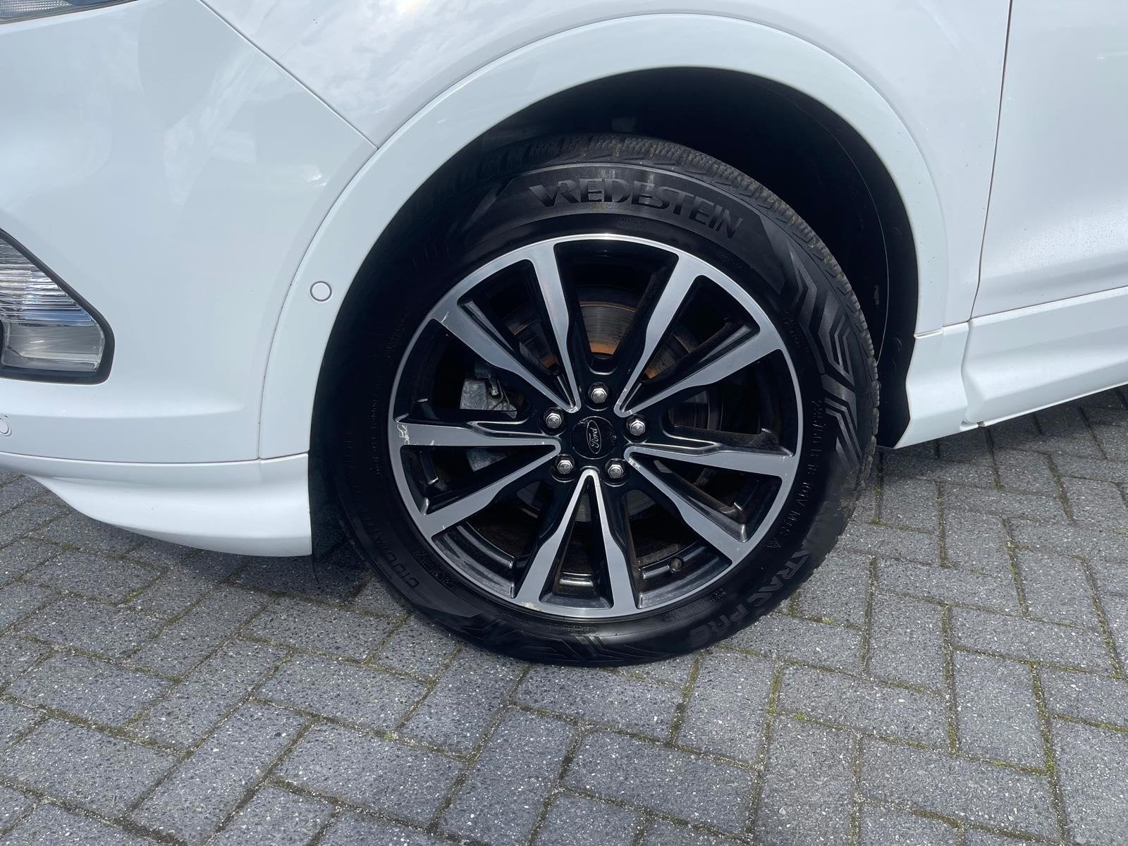 Ford Kuga 1.5 EcoBoost ST Line | Trekhaak | Camera | Pano |, Auto's, Stof, Euro 6, 4 cilinders, Wit