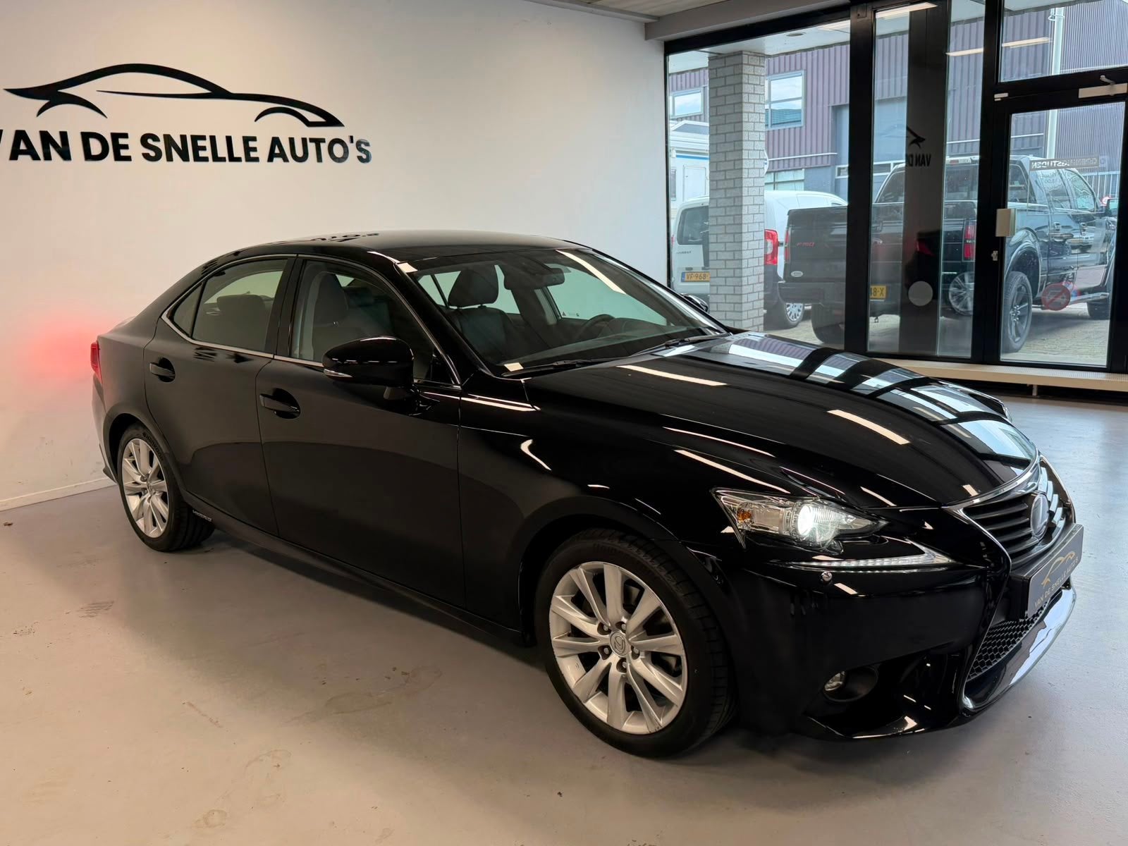 Lexus IS 300h Hybrid Sport Edition DEALERONDERHOUDEN, Auto's, Automaat, Achterwielaandrijving, Gebruikt, 181 pk