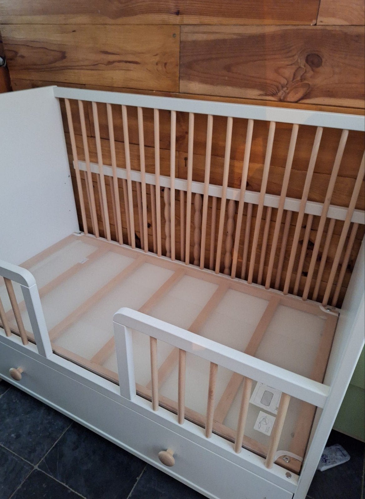 Wit Myrrla Ikea babybedje met spijlen en lade, Ophalen, Minder dan 140 cm, Minder dan 70 cm