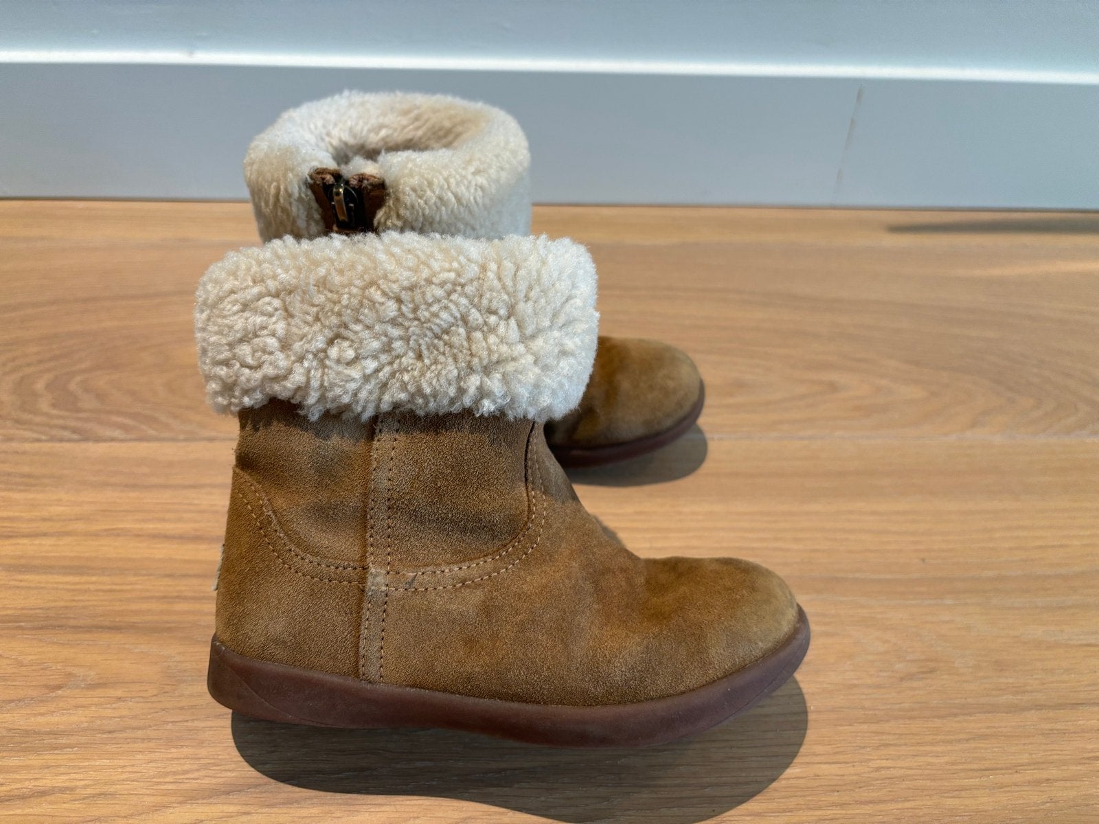 UGG laarzen voor kinderen - maat 28.5, Ophalen of Verzenden, Gebruikt, Jongen of Meisje, Laarzen