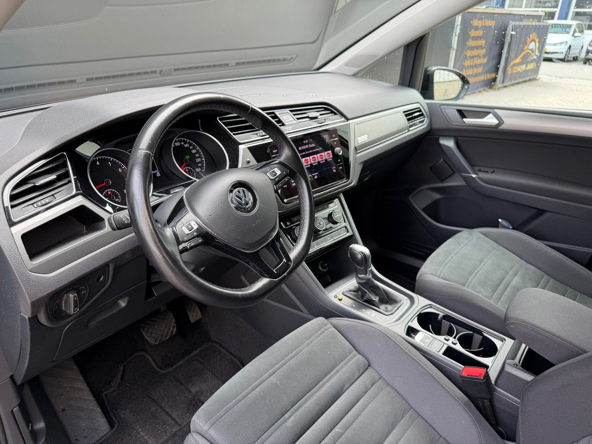 Volkswagen Touran 1.5 TSI Comfortline Business 7p Carplay Ma, Stof, 4 cilinders, 150 pk, 7 stoelen
