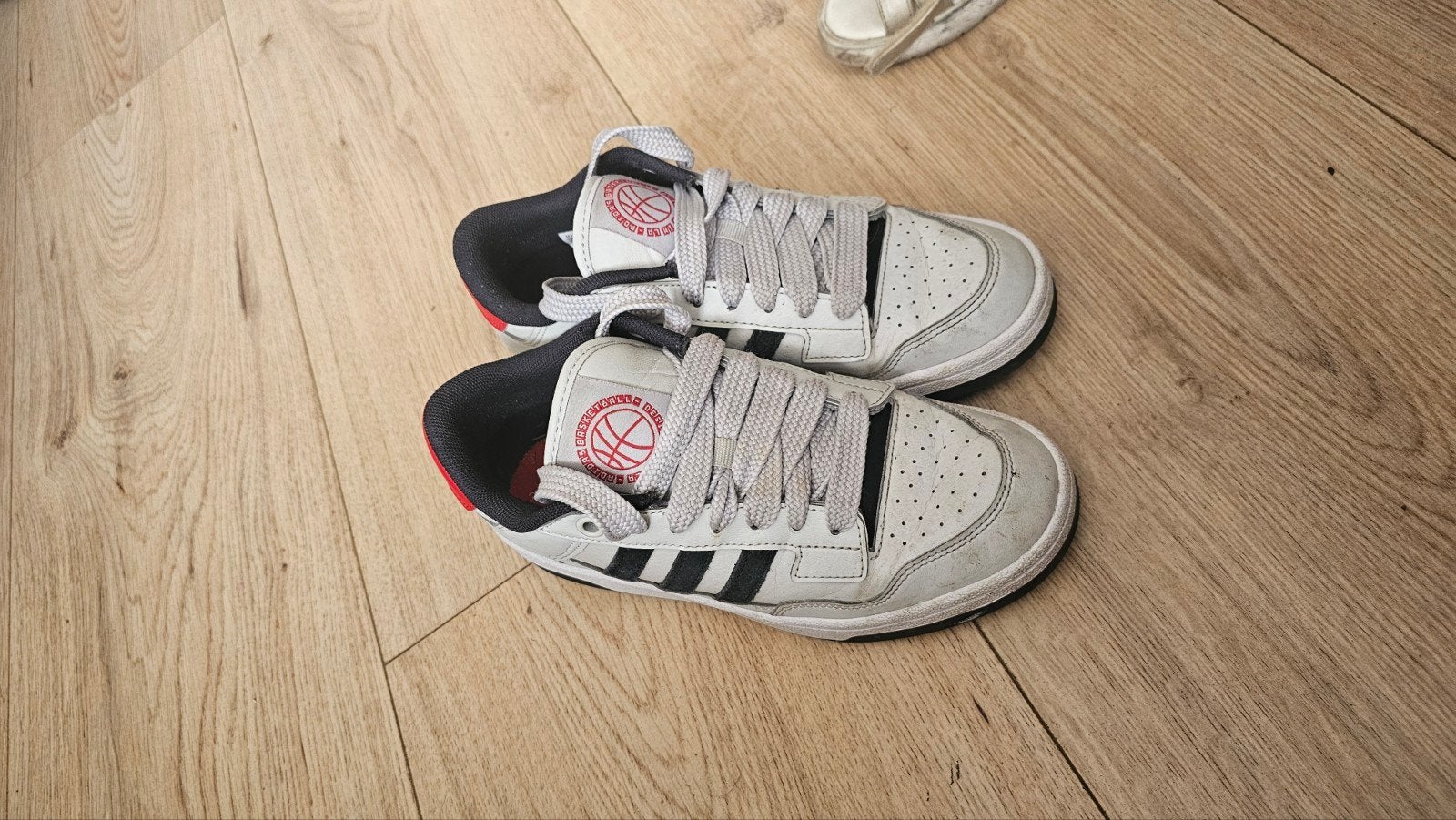 adidas, Ophalen of Verzenden, Zo goed als nieuw, Jongen of Meisje, Sportschoenen