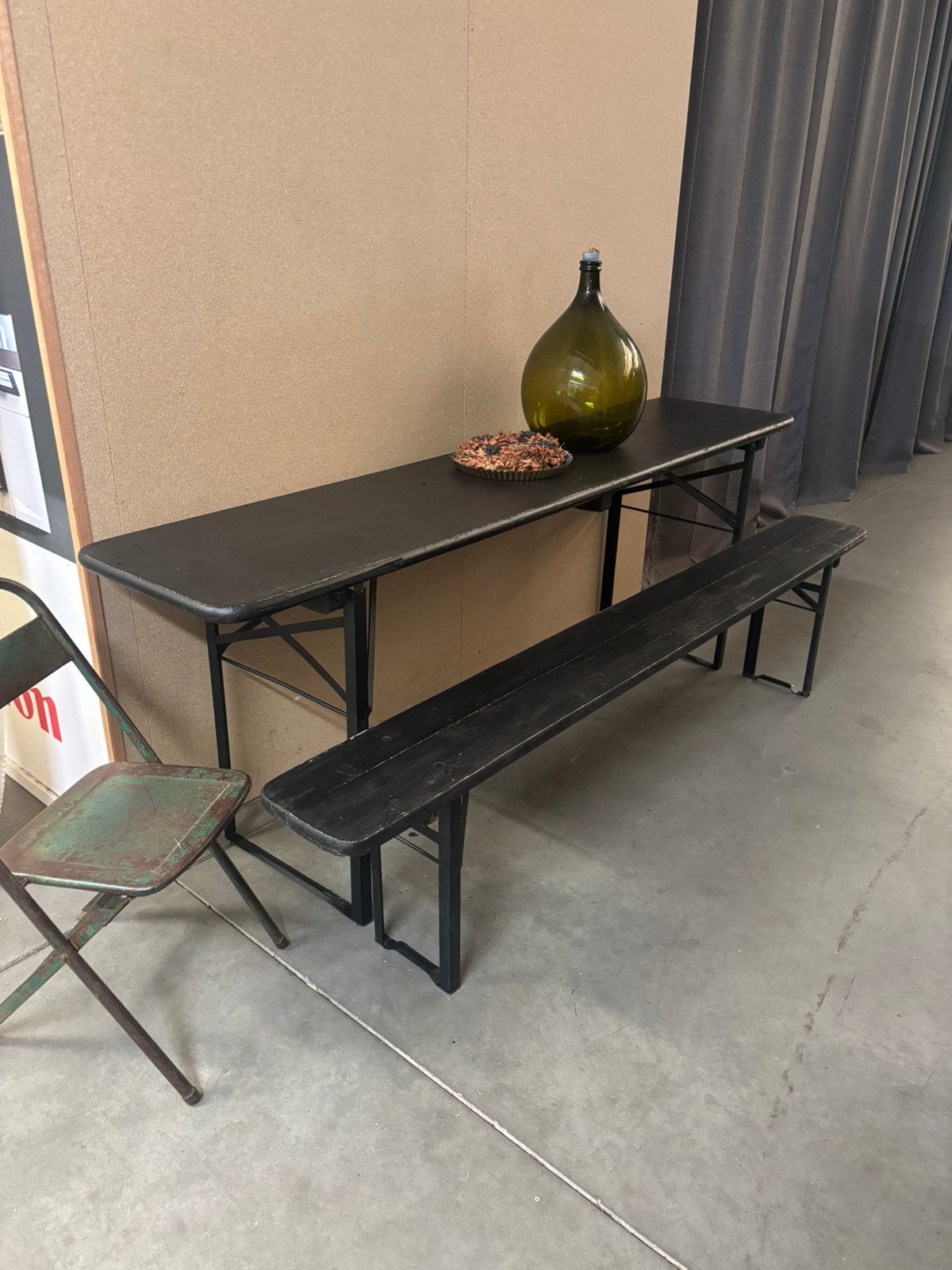 Biertafel / bierbank / houten bank, Ophalen, Studio Larilo, Studiolarilo@gmail.com, Zo goed als nieuw