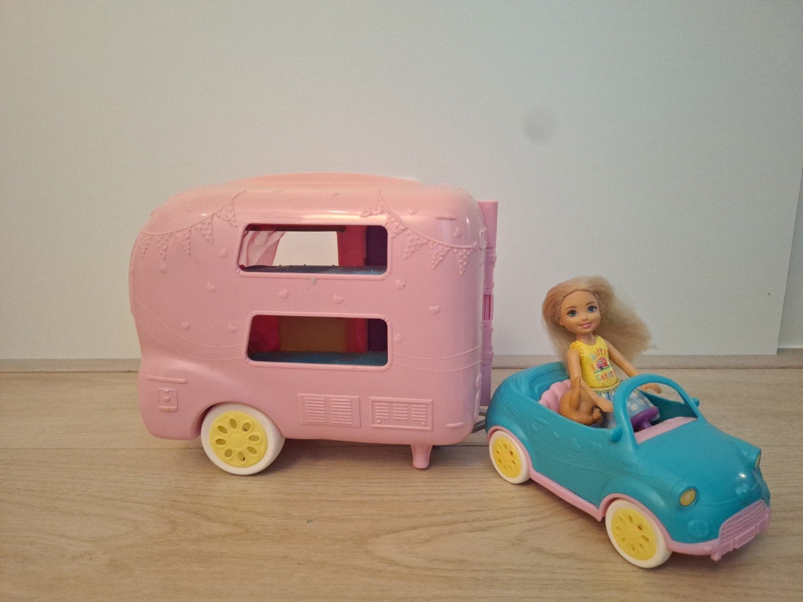 Barbie Chelsea met auto en caravan speelset, Ophalen of Verzenden, Gebruikt, Barbie
