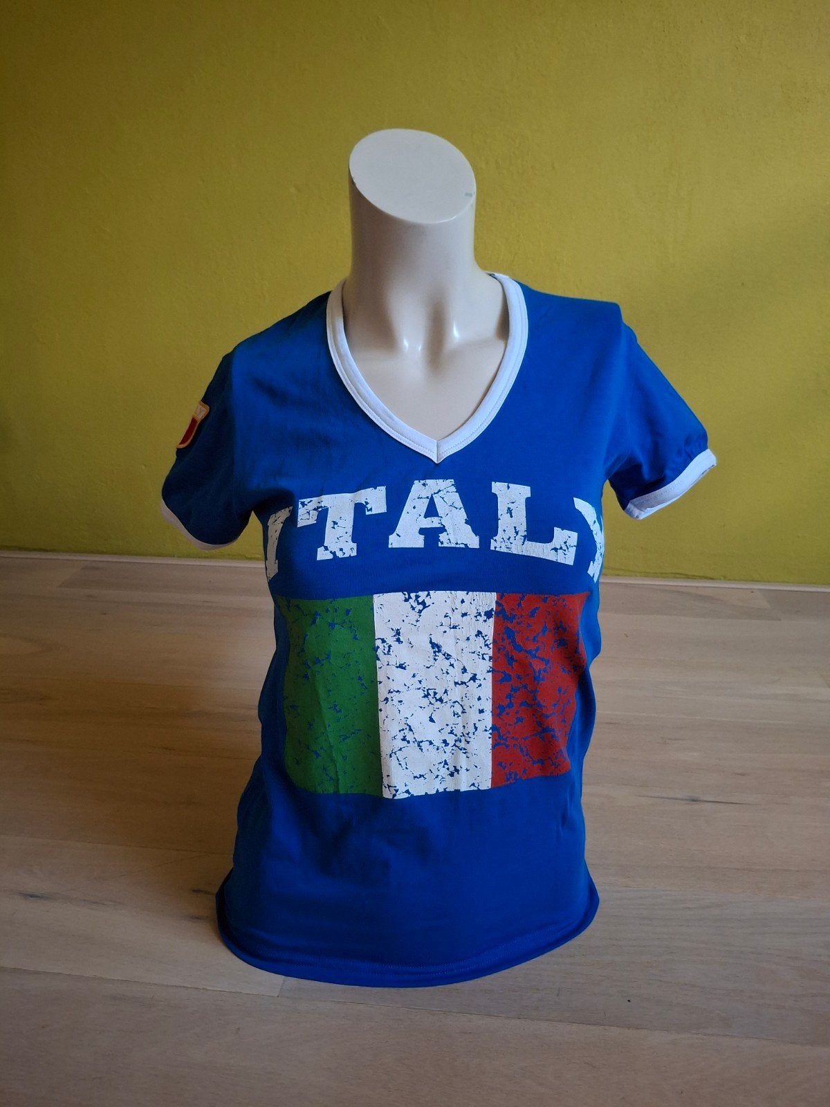 Nieuw leuk ITALY shirt. Mt 36, Kleding | Dames, T-shirts, Verzenden, Nieuw, Maat 36 (S), Korte mouw
