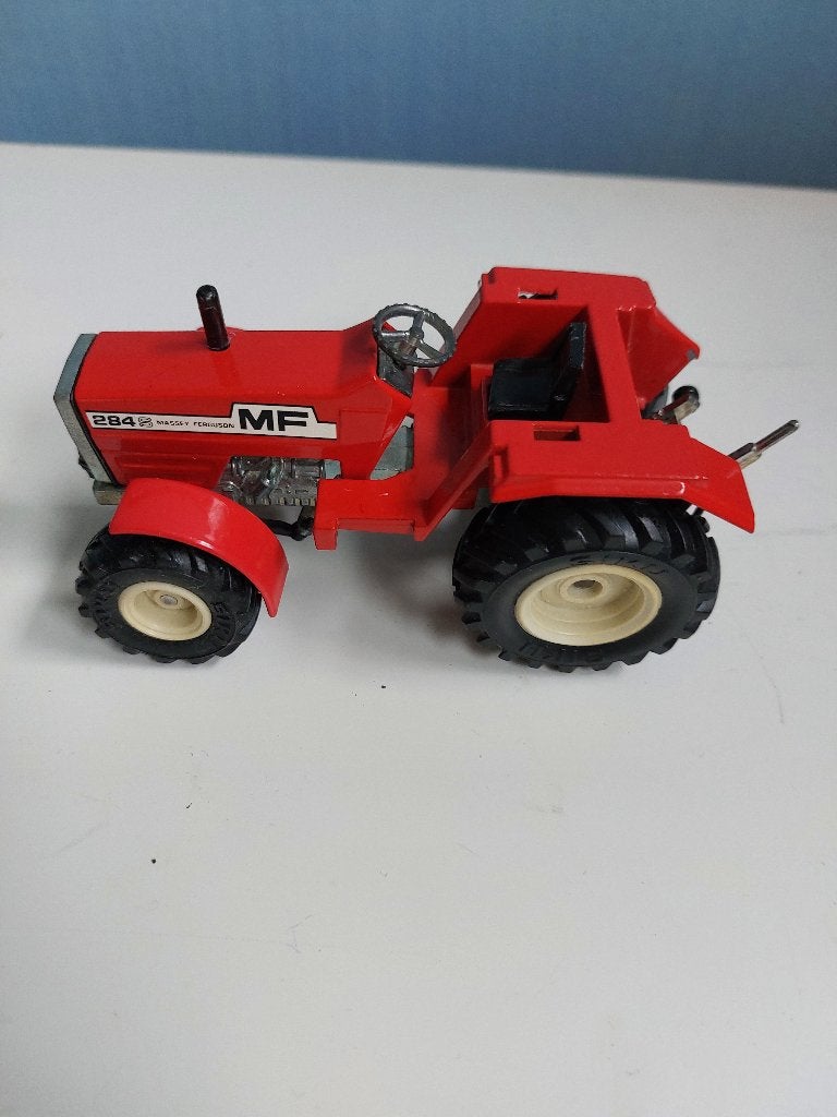 tractor MF Massey Ferguson 284S om neer te zetten/te spelen, Ophalen of Verzenden, Zo goed als nieuw