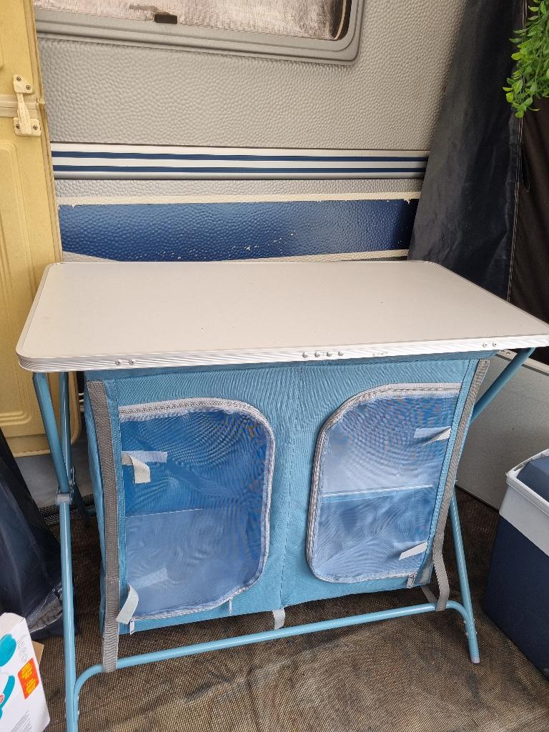 Diverse kampeerspullen kookplaat, kastje, kampeermat, kleed, Caravans en Kamperen, Kampeeraccessoires, Ophalen, Zo goed als nieuw