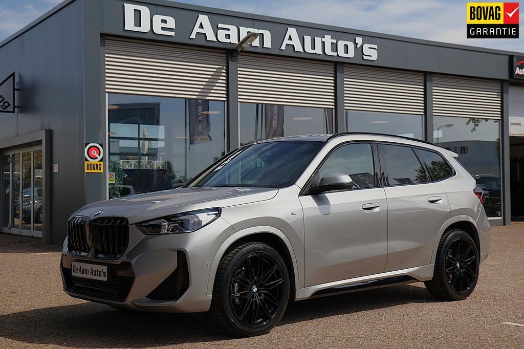 BMW X1 SDrive18i M-sport Black pakket 20 Inch, Gebruikt, Zwart, Bedrijf, 3 cilinders