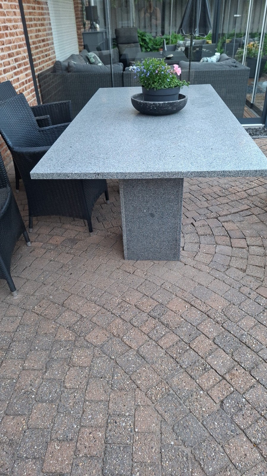 Robuuste natuurstenen tuintafel met 2 staanders, Tuin en Terras, Ophalen of Verzenden
