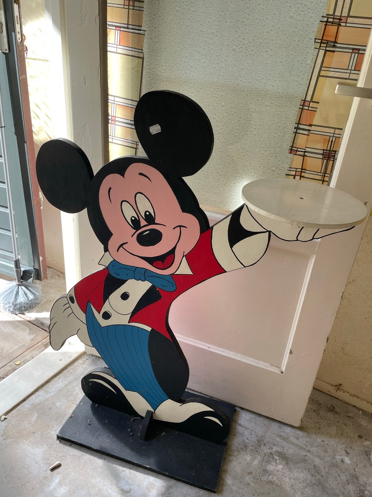 Grote Mickey Mouse beeld met dienblad, Ophalen, Mickey Mouse, Gebruikt, Beeldje of Figuurtje