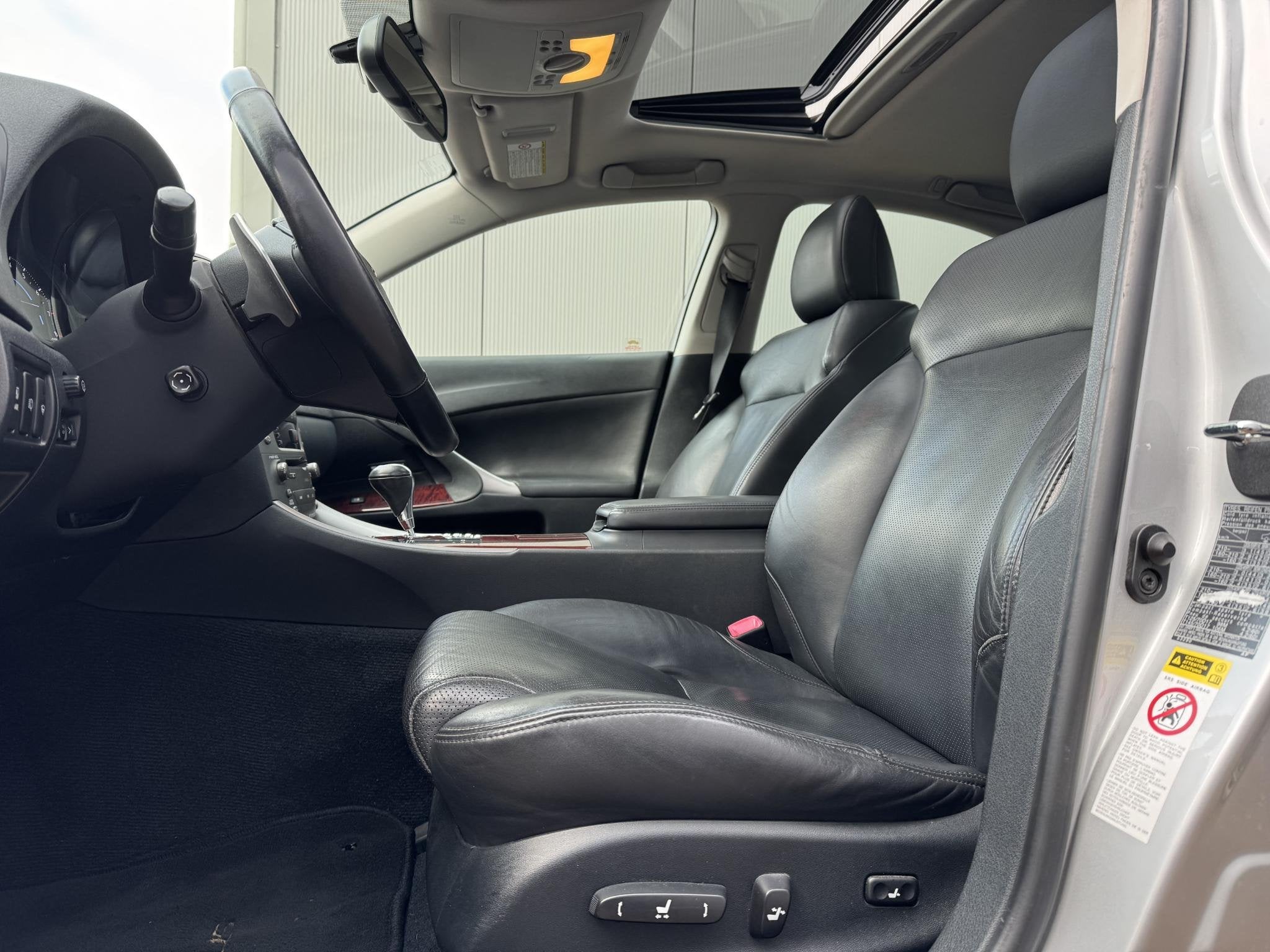 Lexus IS 250 AdaptiveCruise MarkLevinson CarPlay, Auto's, Lexus, Automaat, Achterwielaandrijving, Gebruikt, 1535 kg