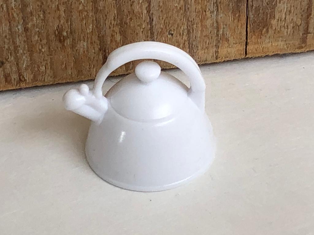 Wit theepot thee ketel voor vintage Barbie keuken, Ophalen of Verzenden, Zo goed als nieuw, Toebehoren