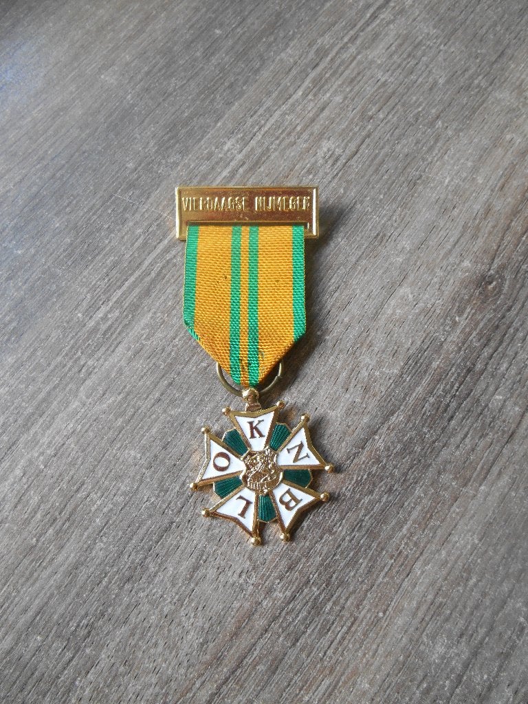 Medaille Vierdaagse Nijmegen voor 10 keer lopen, Ophalen of Verzenden, Landmacht, Nederland, Lintje, Medaille of Wings