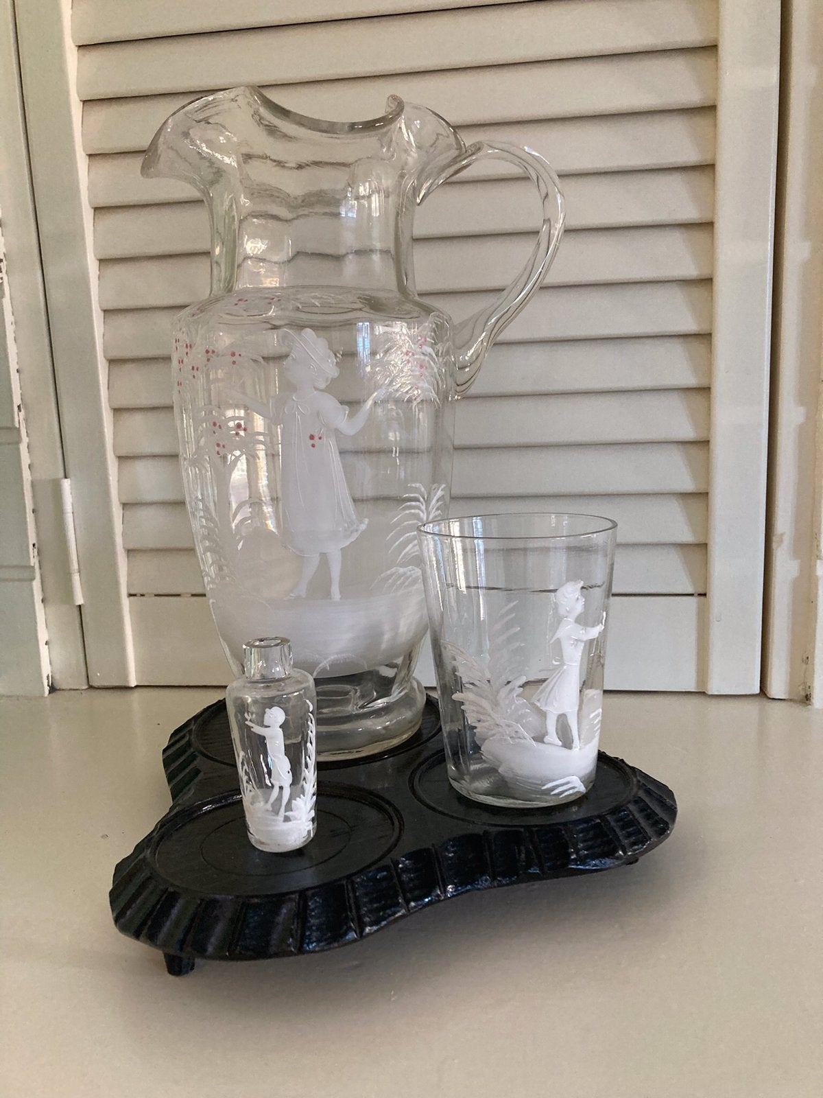 Mary Gregory kan met glas, Ophalen
