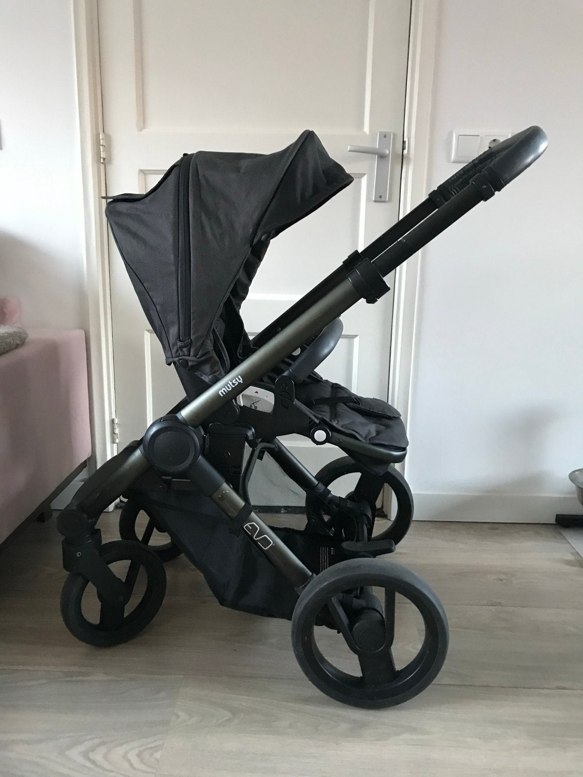 Mutsy Evo2 kinderwagen Bold shadow black / grey grip black, Ophalen, Zo goed als nieuw, Combiwagen, Mutsy