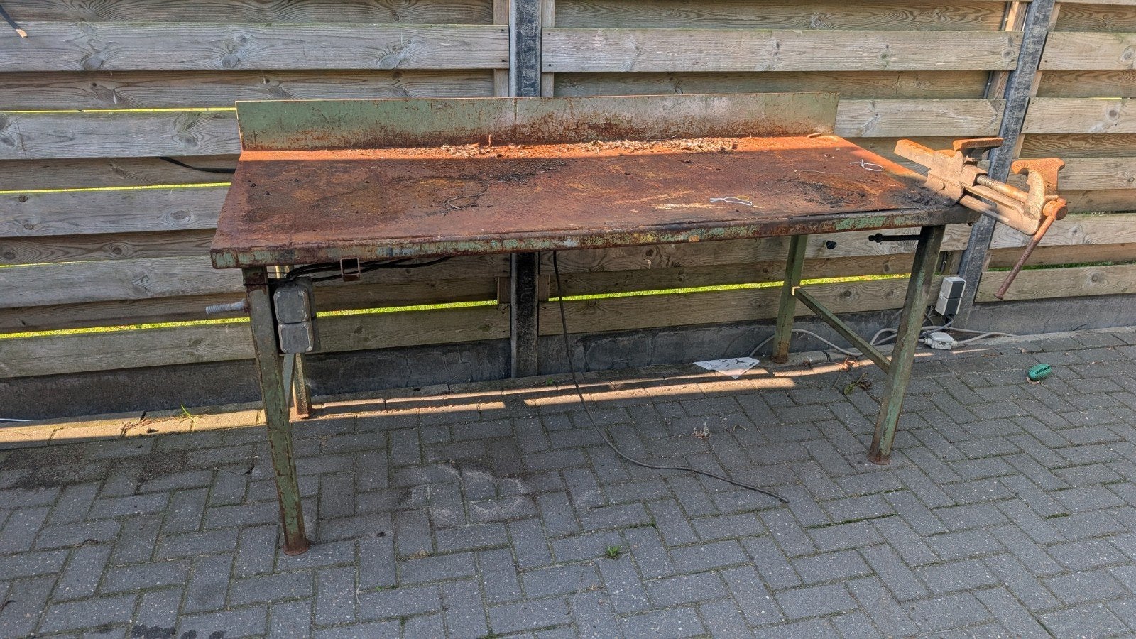 werkbank met bankschroef, Doe-het-zelf en Verbouw, Werkbanken, Ophalen