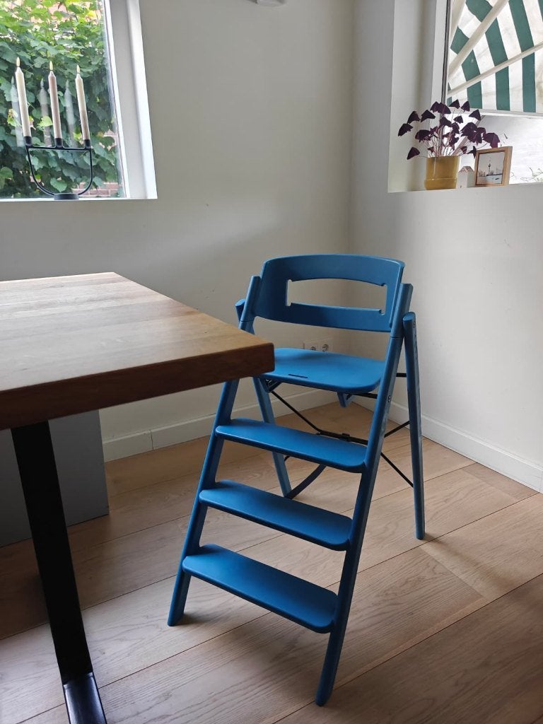 KAOS Klapp Kinderstoel – Swedish blue / blauw, Kinderen en Baby's, Kinderstoelen, Ophalen of Verzenden, Gebruikt, Meegroeistoel
