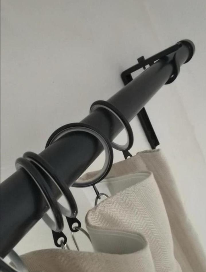 Zwarte metalen gordijnringen - stille glijringen, Minder dan 50 cm, Gebruikt, Zwart, Ophalen of Verzenden
