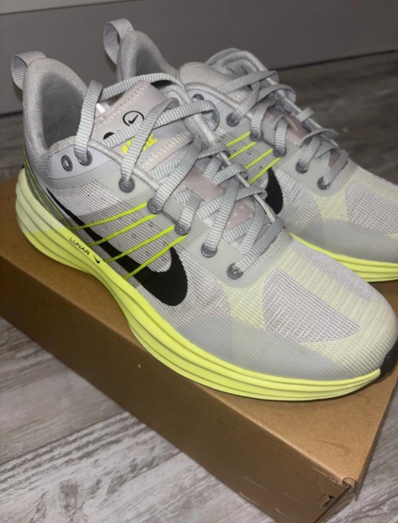 Nike Lunar Roam - Maat 39 - Zo goed als nieuw, Ophalen of Verzenden, Zo goed als nieuw, Grijs, Sneakers of Gympen