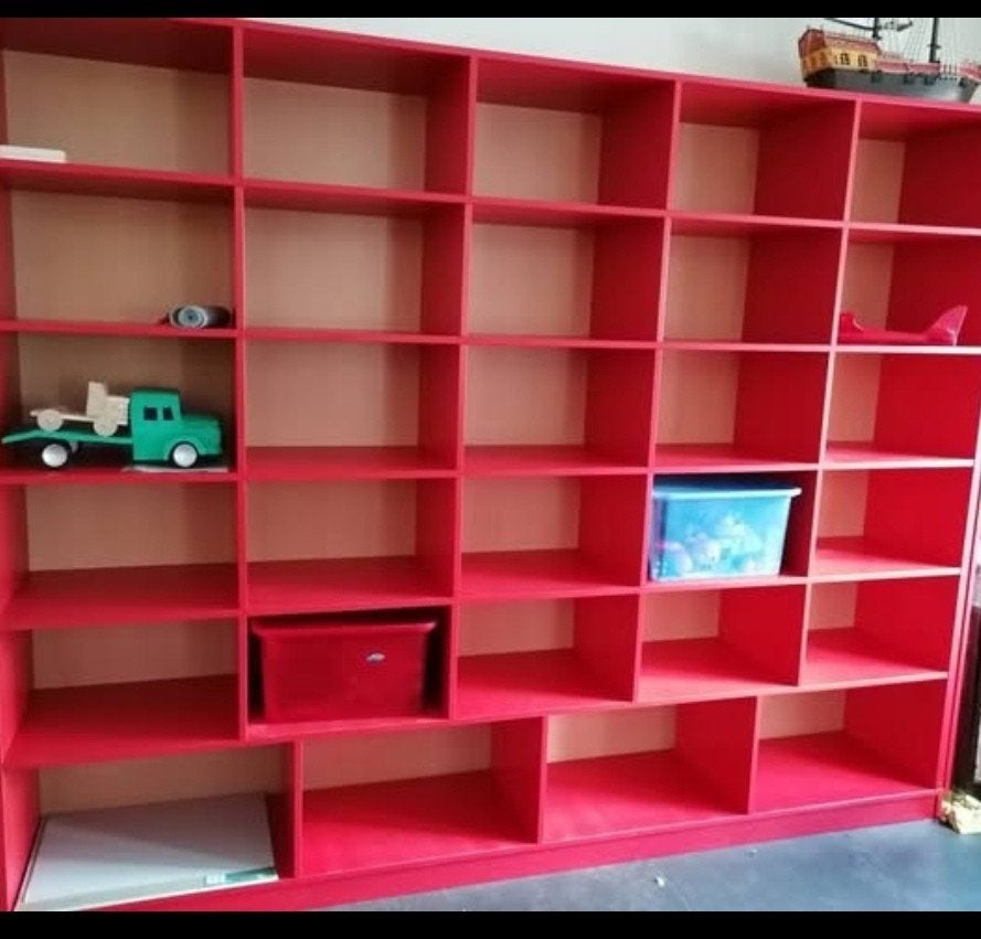 Grote rode kast met vakken - 211x272x42,5 cm, Ophalen, Met plank(en), Gebruikt, Modern, Speels