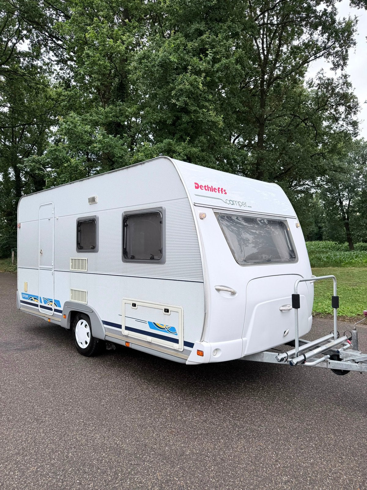 Nette Dethleffs Camper uit 2000!, Caravans en Kamperen, Caravans, Schokbreker, Dwarsbed, Bedrijf, Treinzit