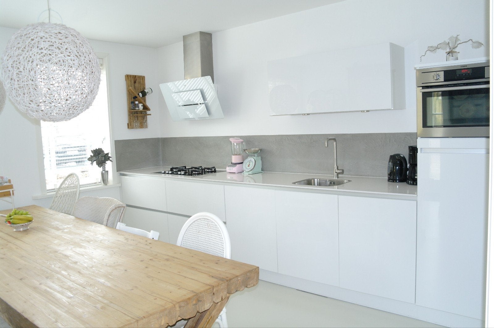 Hoogglans witte functionele keuken in rechte wandopstelling., Huis en Inrichting, Ophalen, Gebruikt, Wit, Enkelwandige keuken