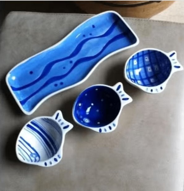 Design hapjes schaal +3 kleine schaaltjes keramiek blauw/wit, Porselein of Keramiek, Schaal, Ophalen of Verzenden, Zo goed als nieuw