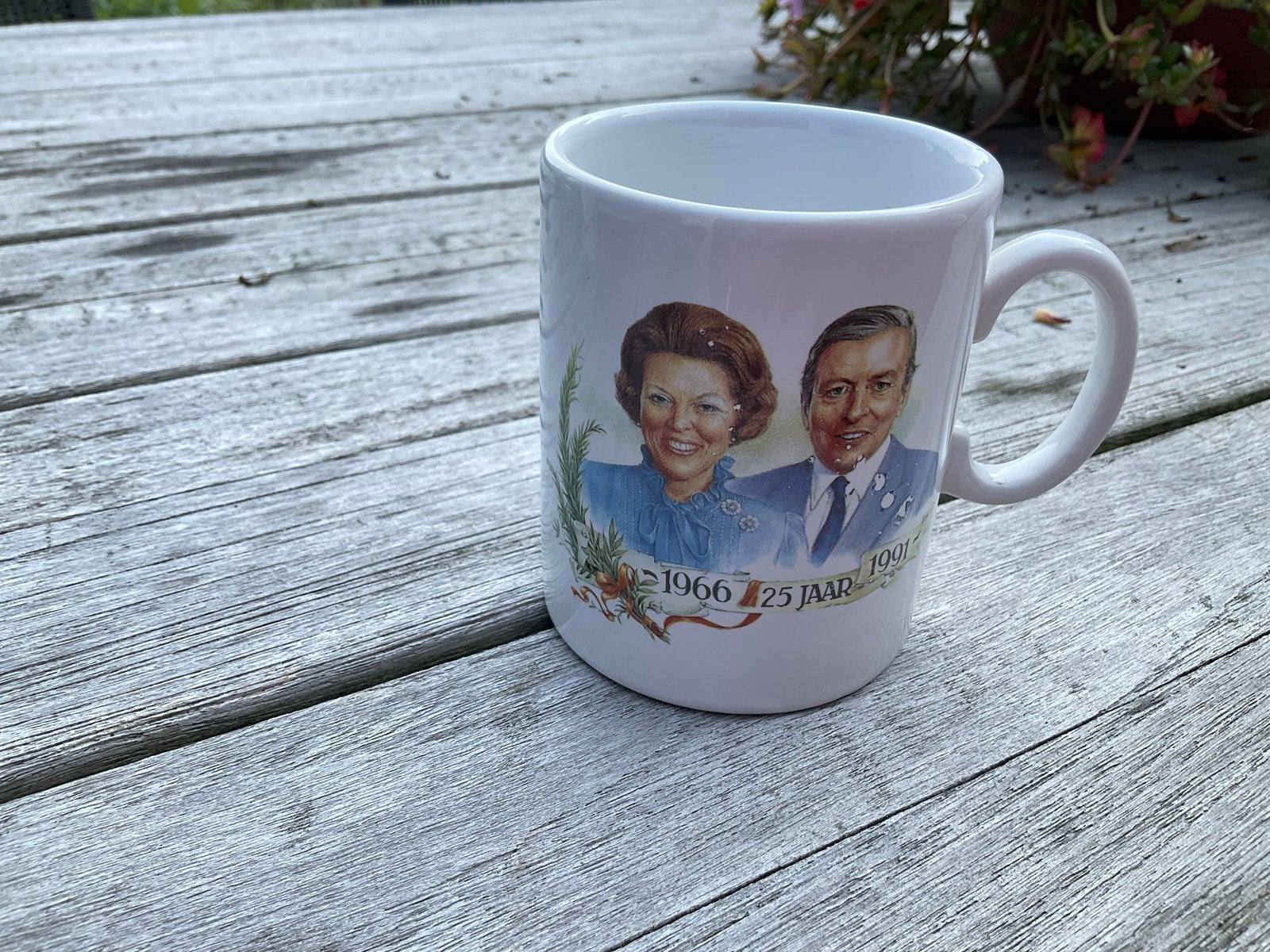 Mok Beatrix en Claus - 25 jaar huwelijk 1966-1991, Ophalen