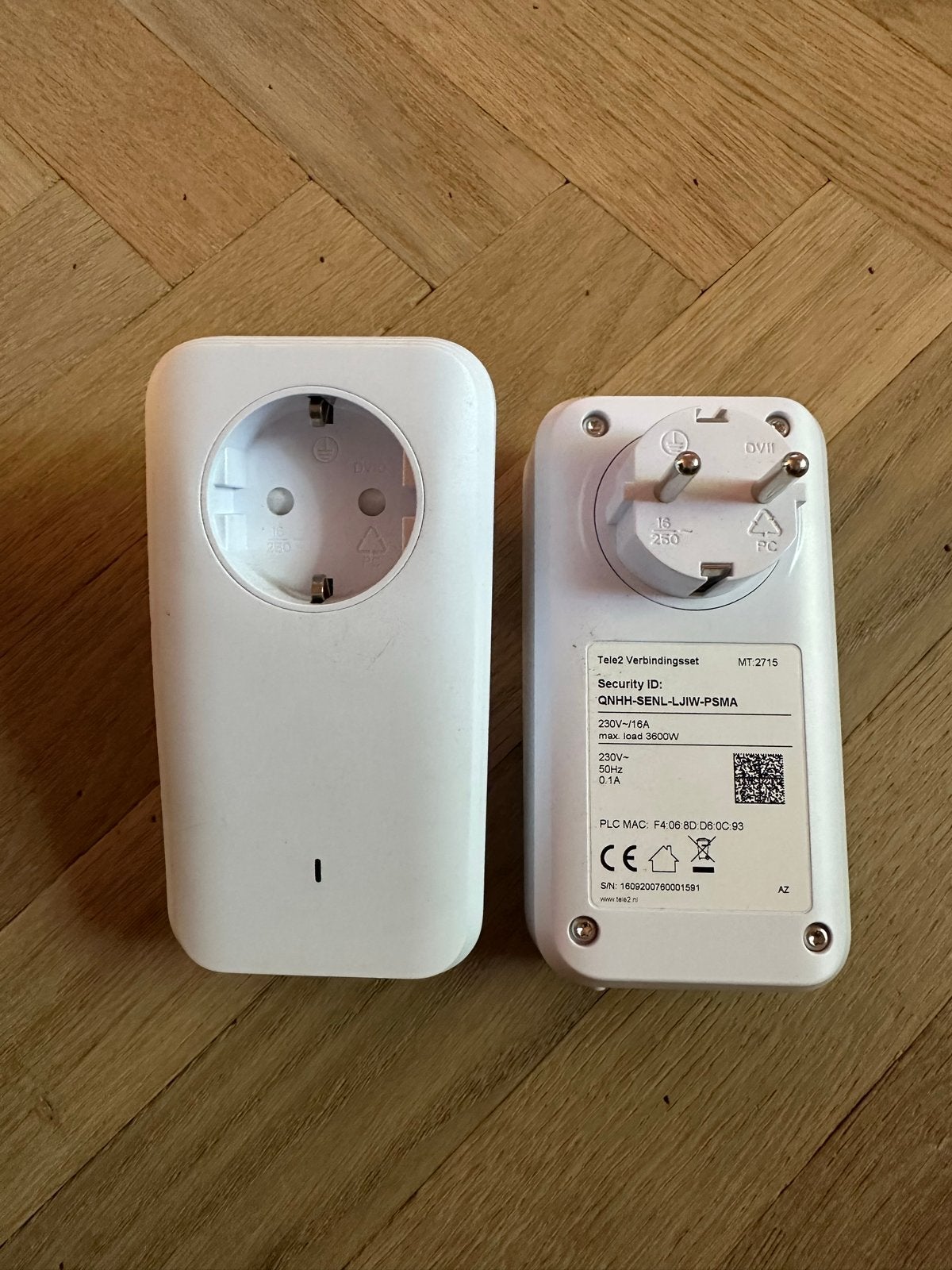 Tele2 Verbindingsset Powerline Adapters (2 stuks), Computers en Software, Netwerk switches, Zo goed als nieuw, Ophalen of Verzenden