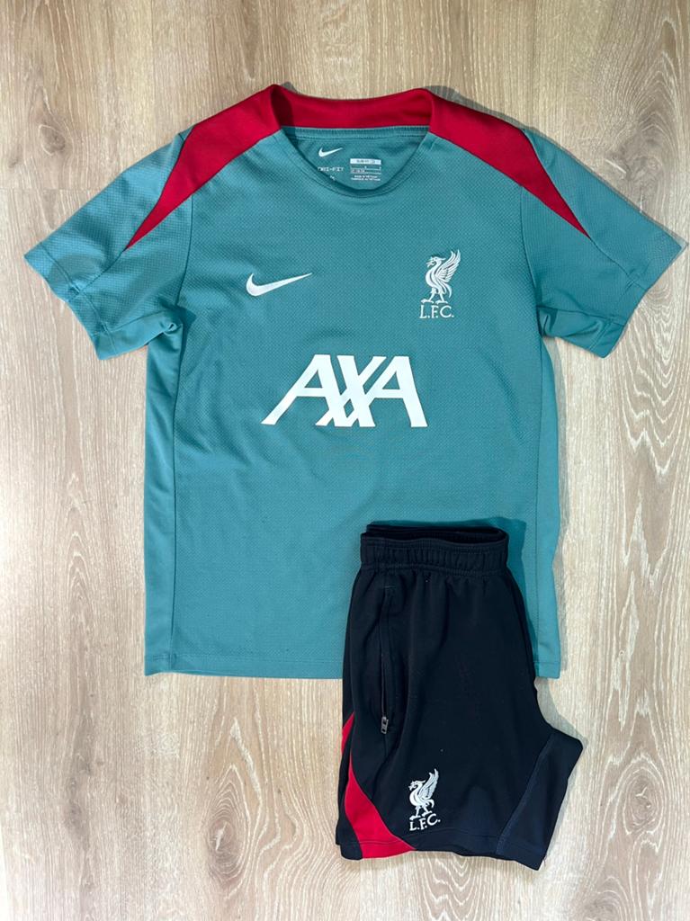 Liverpool trainingsset Nike 24/25 maat 147, Gebruikt, Jongen of Meisje, Sport- of Zwemkleding, Ophalen of Verzenden