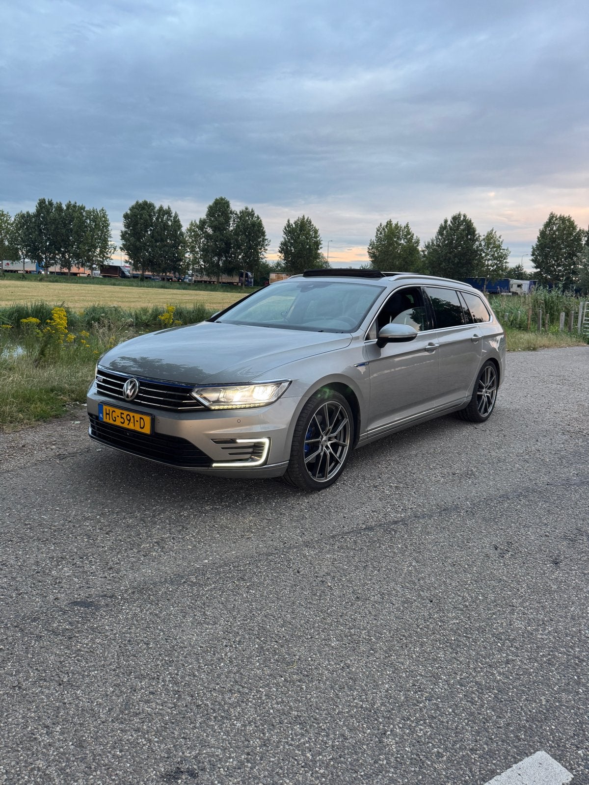Volkswagen Passat GTE High line Volledige optie camera 360, Auto's, Volkswagen, 1600 kg, 93 €/maand, Te koop, 750 kg