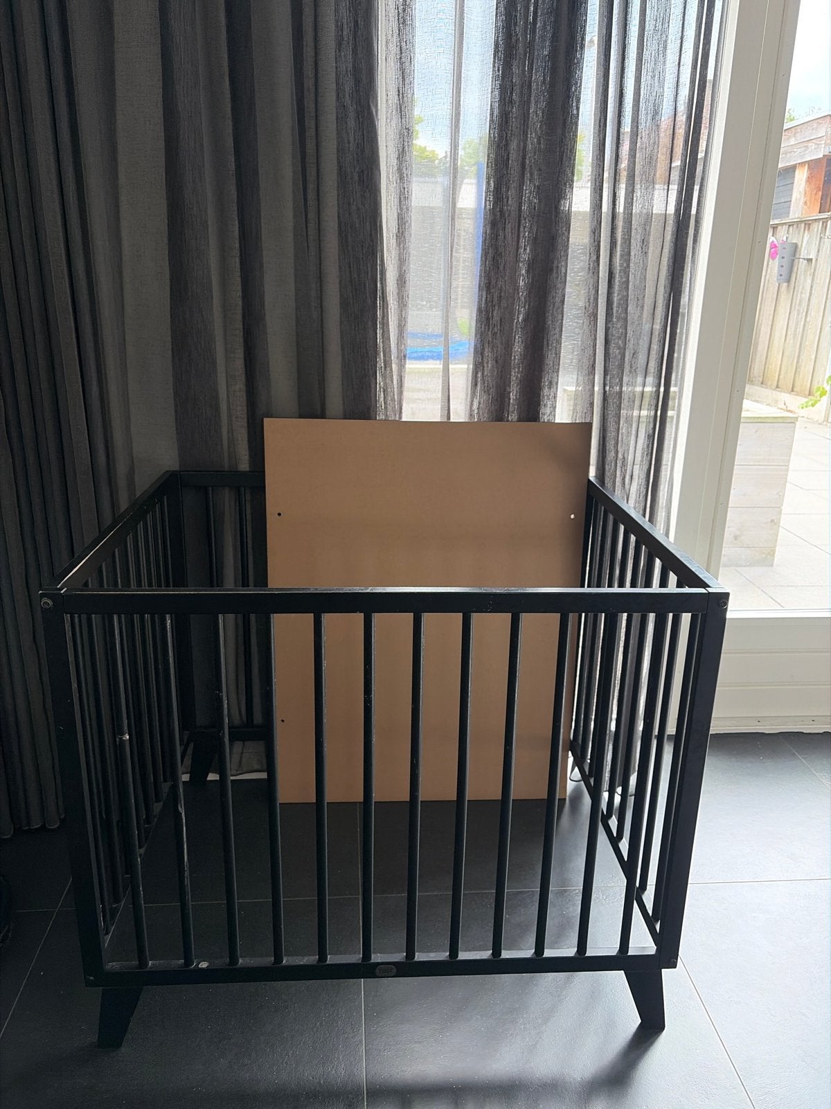 Stevige zwarte babybox, Kinderen en Baby's, Boxen, Ophalen, Gebruikt, Vierkant