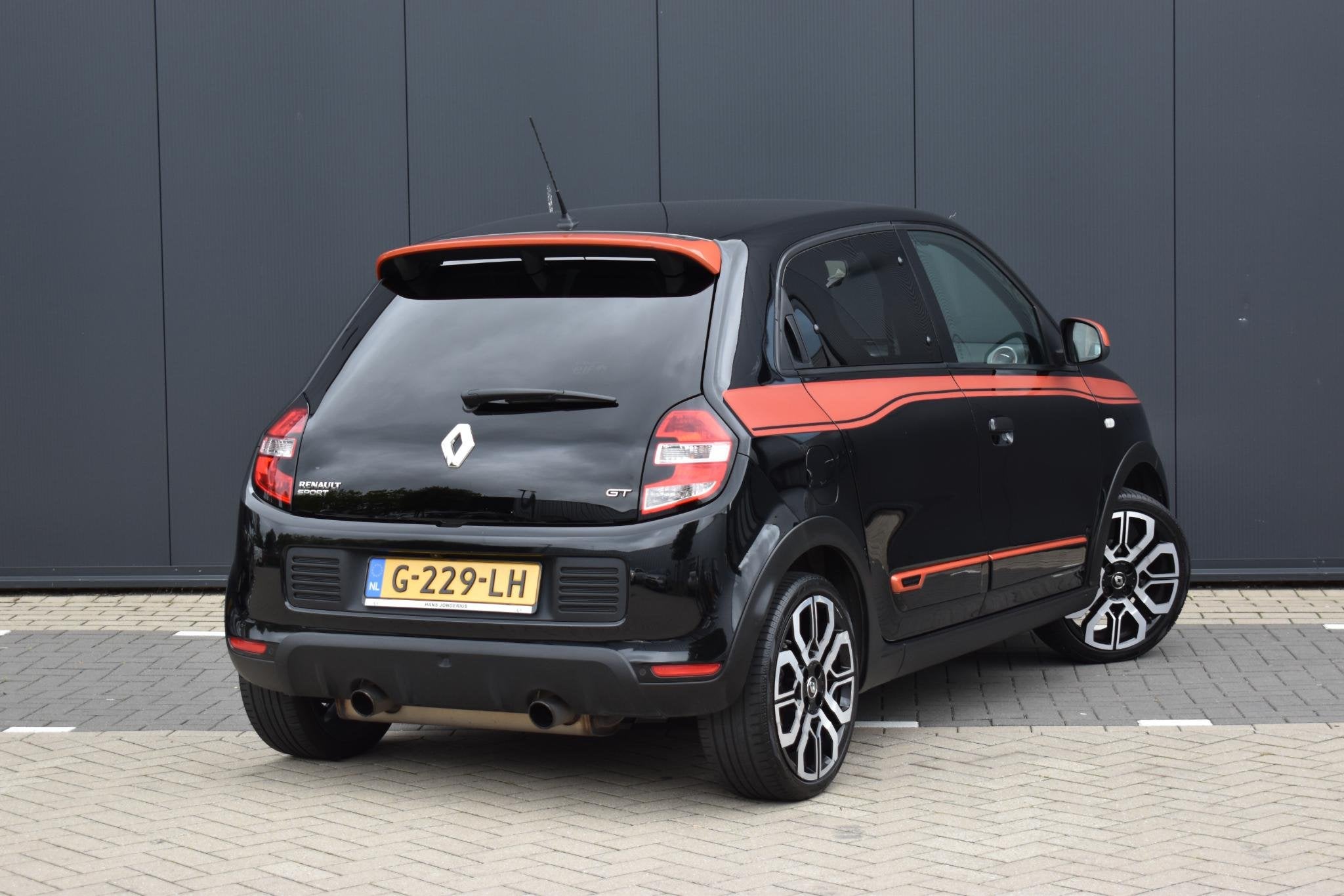 Renault Twingo TCe GT | DEALER ONDERH. | CAMERA | NAVI | CRU, Auto's, Euro 6, 4 stoelen, Leder en Stof, Zwart