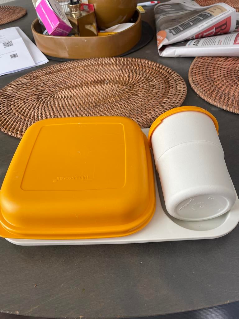 Tupperware broodtrommel met beker, Ophalen of Verzenden, Zo goed als nieuw, Geel, Bus of Trommel