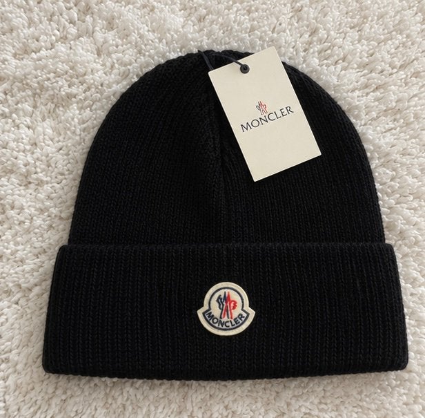 Moncler Muts – Nieuw met prijskaartje, Ophalen of Verzenden, Nieuw, Overige maten, Muts