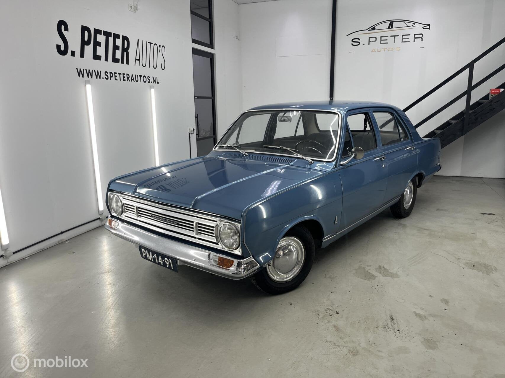 Vauxhall Victor 101, Automaat, Gebruikt, Zwart, Blauw