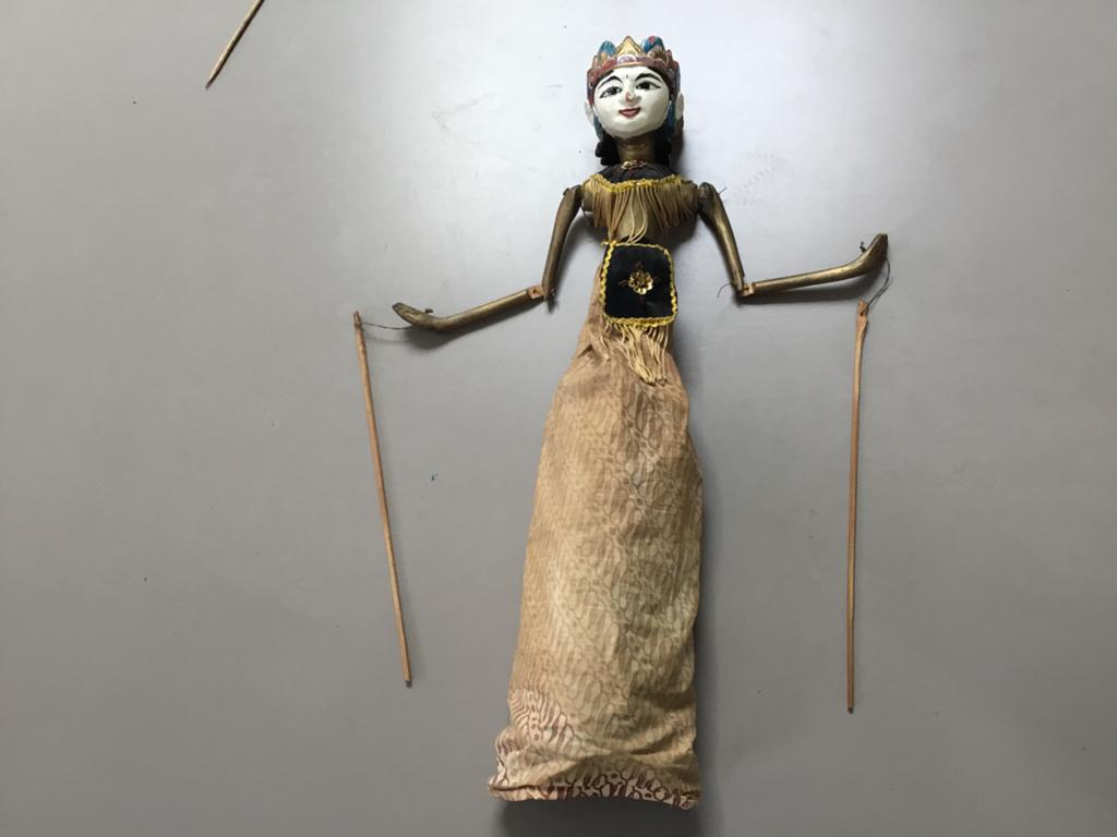 Oude Wayang Pop met Gebruikersschade - Decoratie, Ophalen of Verzenden
