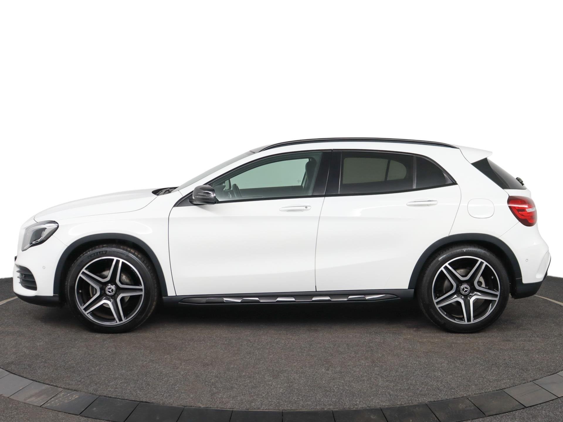 Mercedes-Benz GLA-klasse 180 Business Solution AMG Night Upg, Gebruikt, Euro 6, 4 cilinders, 715 kg