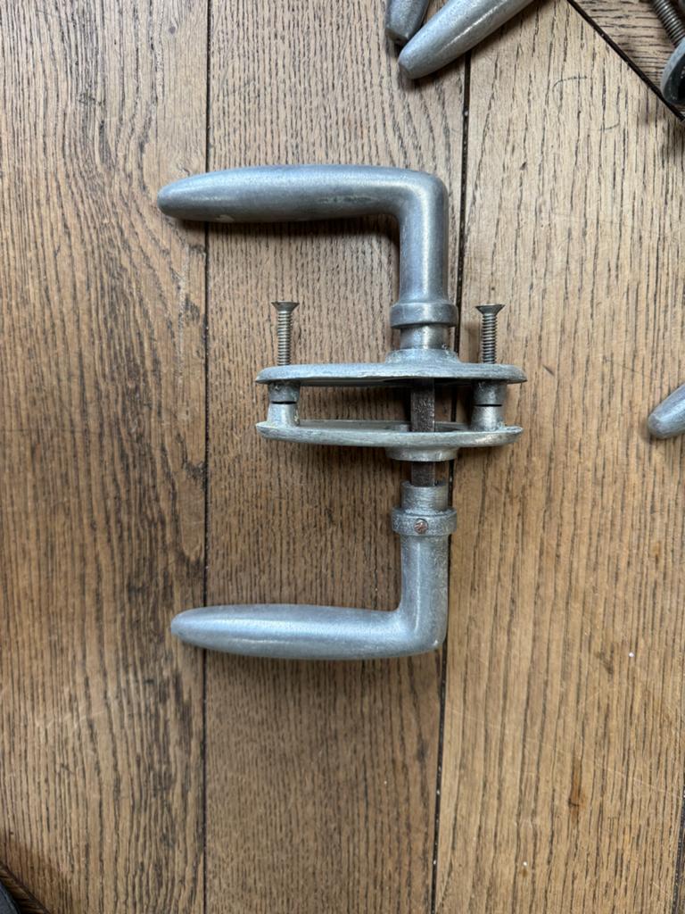 Set van 8 Vintage Aluminium Deurklinken, Doe-het-zelf en Verbouw, Hang- en Sluitwerk, Ophalen, Gebruikt, Overige materialen, Klink of Kruk