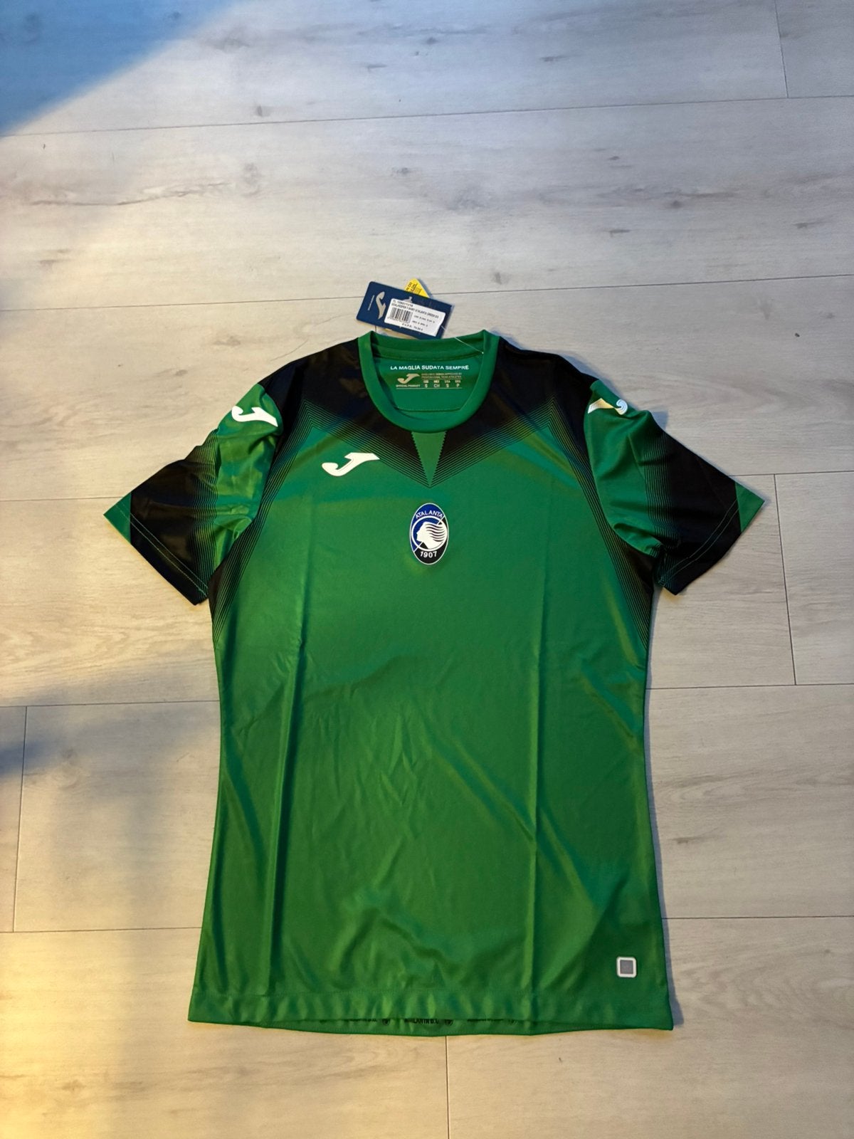 Origineel Atalanta Bergamo keepersshirt maat S, Sport en Fitness, Voetbal, Maat S, Verzenden, Nieuw, Shirt