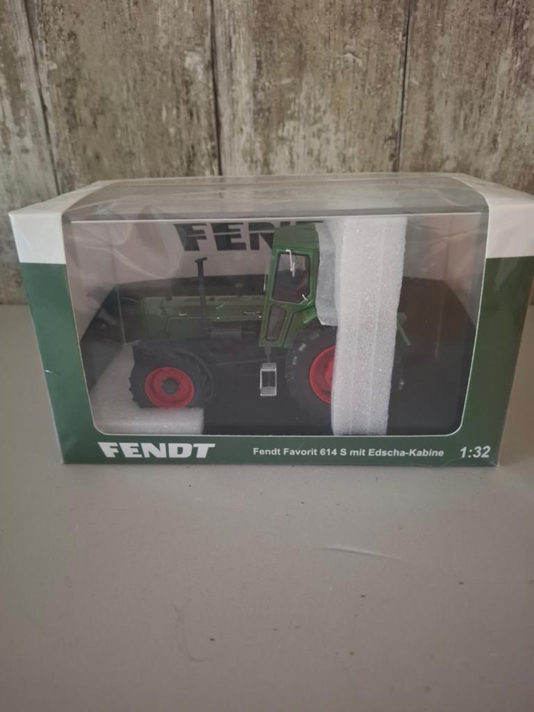 Fendt Favorit 614 S met Edscha Cabine - Gelimiteerde Oplage, Tank, 1:32 tot 1:50, Nieuw, Ophalen