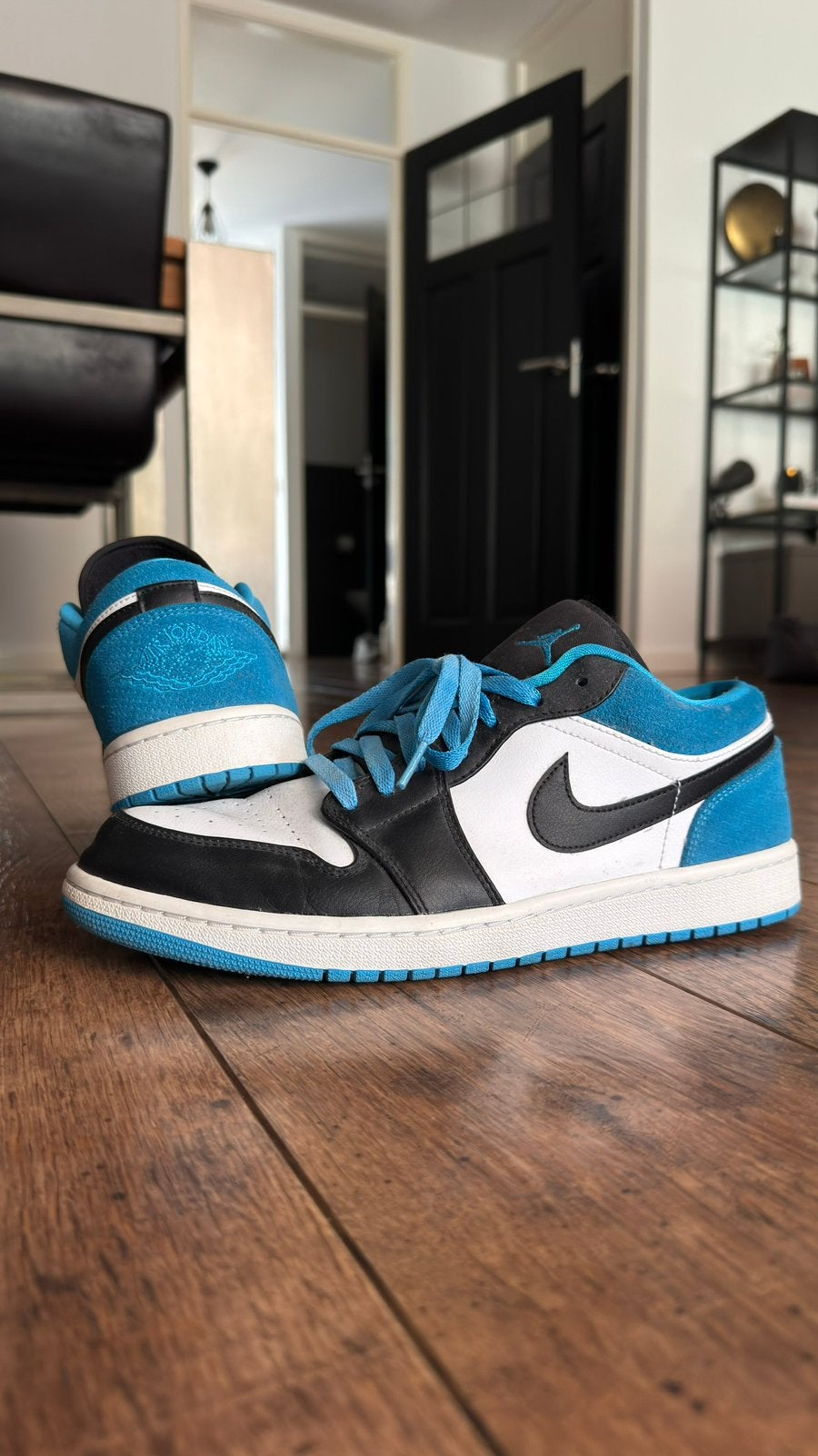 Nike Air Jordan 1 Low SE 'Laser Blue', Kleding | Heren, Schoenen, Ophalen of Verzenden, Zo goed als nieuw, Blauw, Sneakers of Gympen