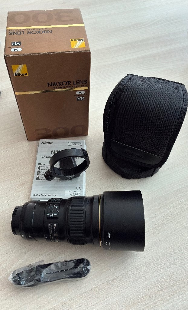 Nikon AF-S 300mm f/4E PF ED VR, Ophalen of Verzenden, Zo goed als nieuw, Telelens