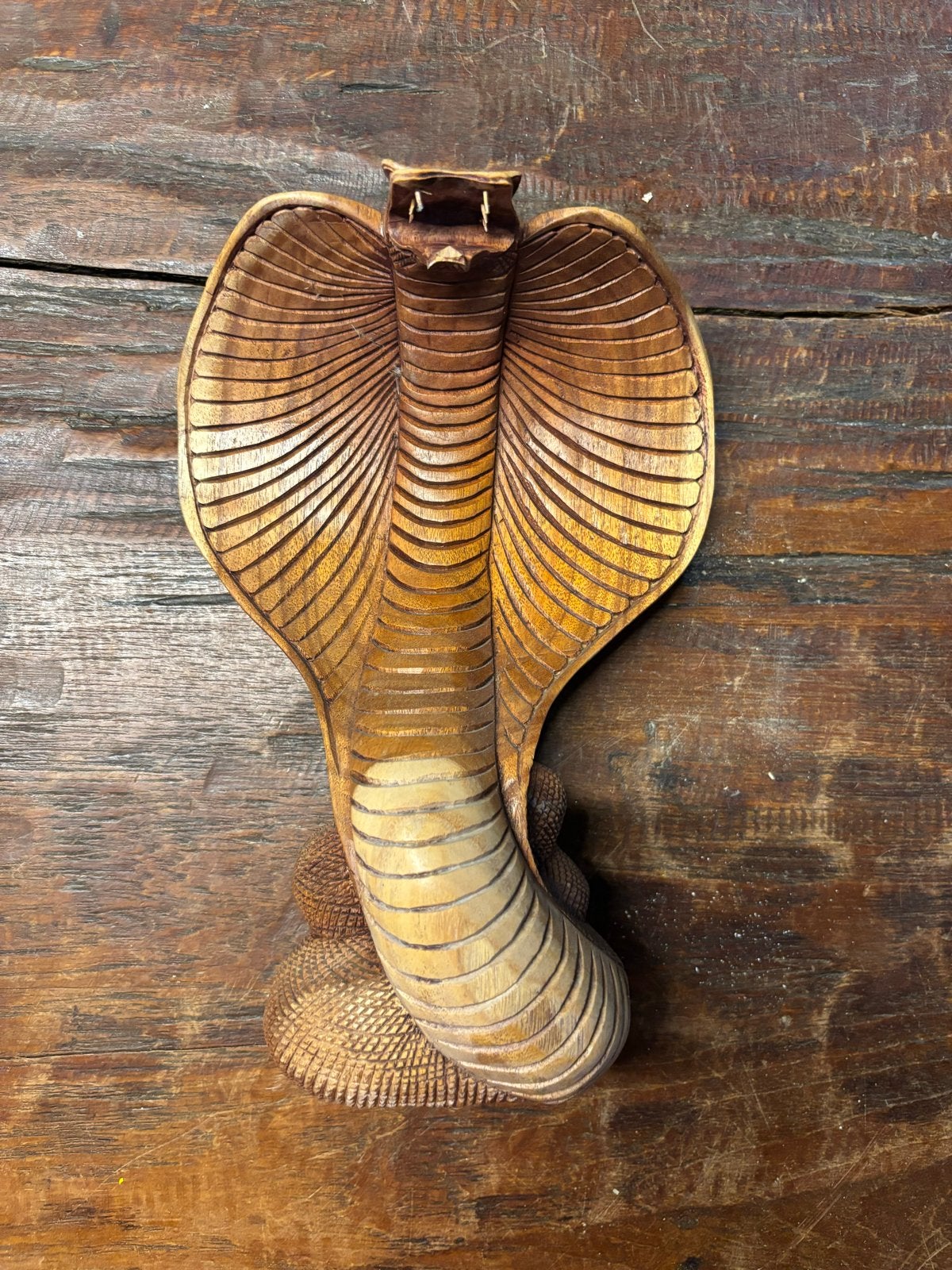 Houten Cobra Beeld - Handgesneden Slang Sculptuur, Antiek en Kunst, Overige onderwerpen, Ophalen of Verzenden, Handgemaakt, 20 - 50 cm