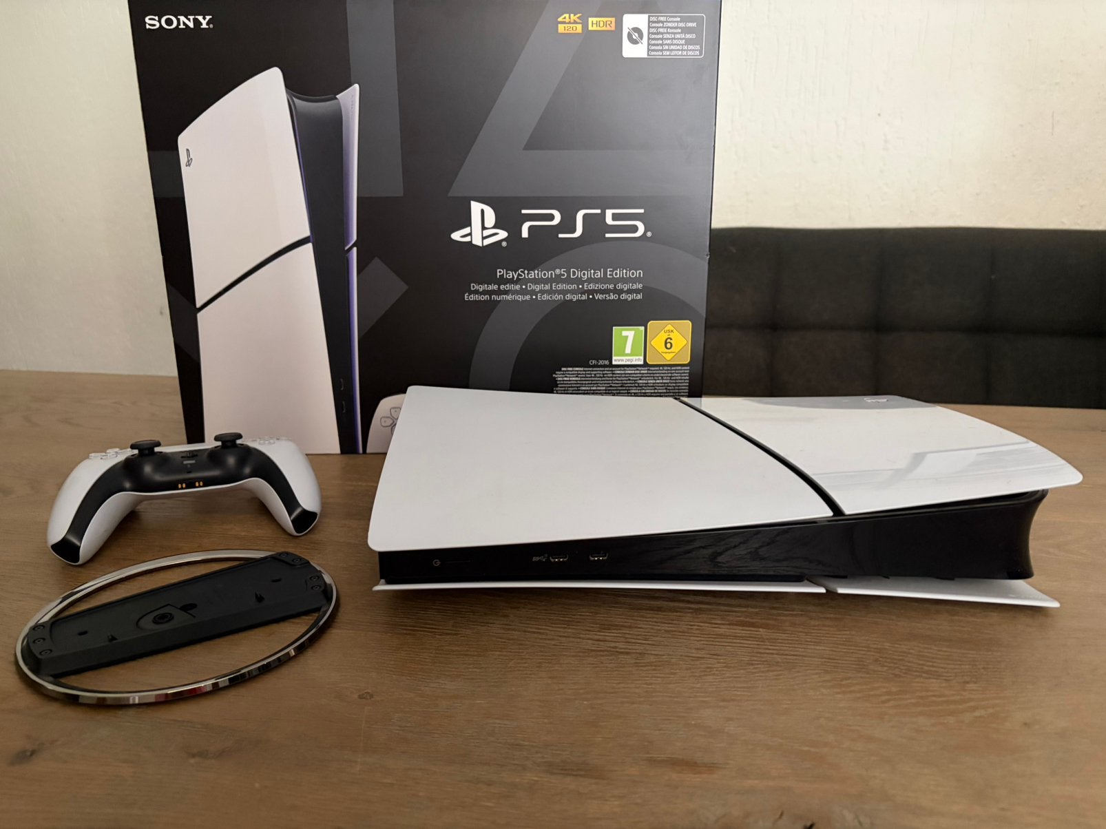 PlayStation 5 slim met originele standaard, Spelcomputers en Games, Ophalen, Zo goed als nieuw