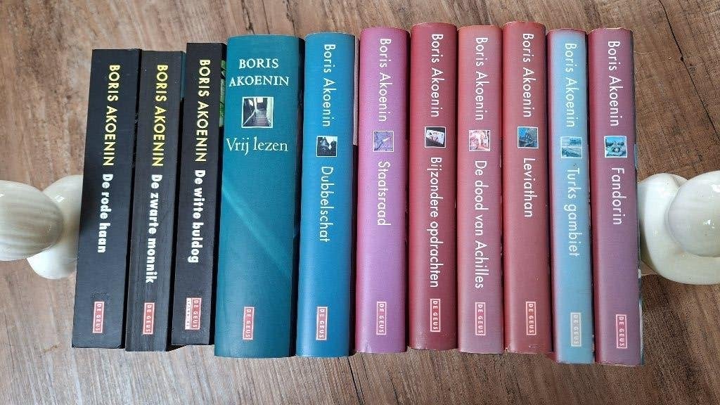 Fandorin-reeks en Zuster Pelagia-reeks van Boris Akoenin, Boeken, Gelezen, Ophalen of Verzenden, Nederland, Boris Akoenin
