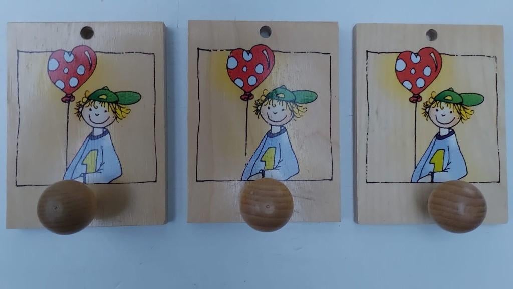 Drie leuke houten kapstokjes van Janbibejan, Wandkapstok, Gebruikt, Ophalen of Verzenden, Minder dan 100 cm