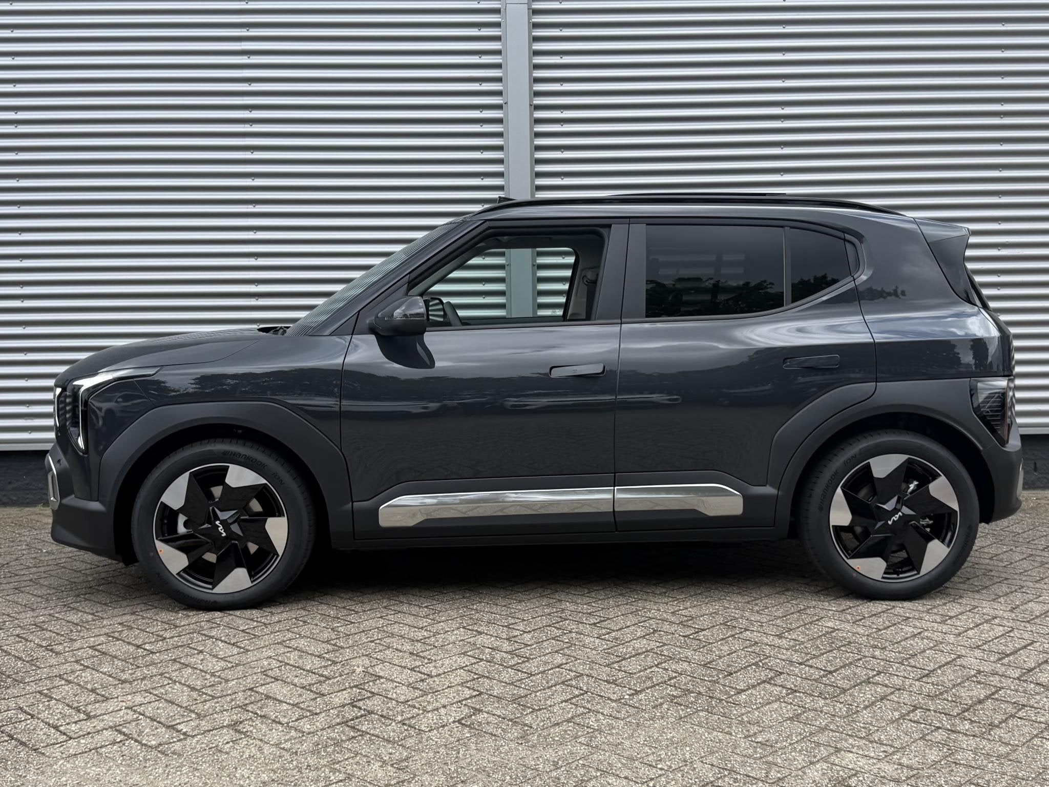 Kia EV2 Plus Advanced 42.2 kWh | Schuif/Kanteldak | Harman/K, Stof, Automatische klimaatregeling, Nieuw, Zilver of Grijs