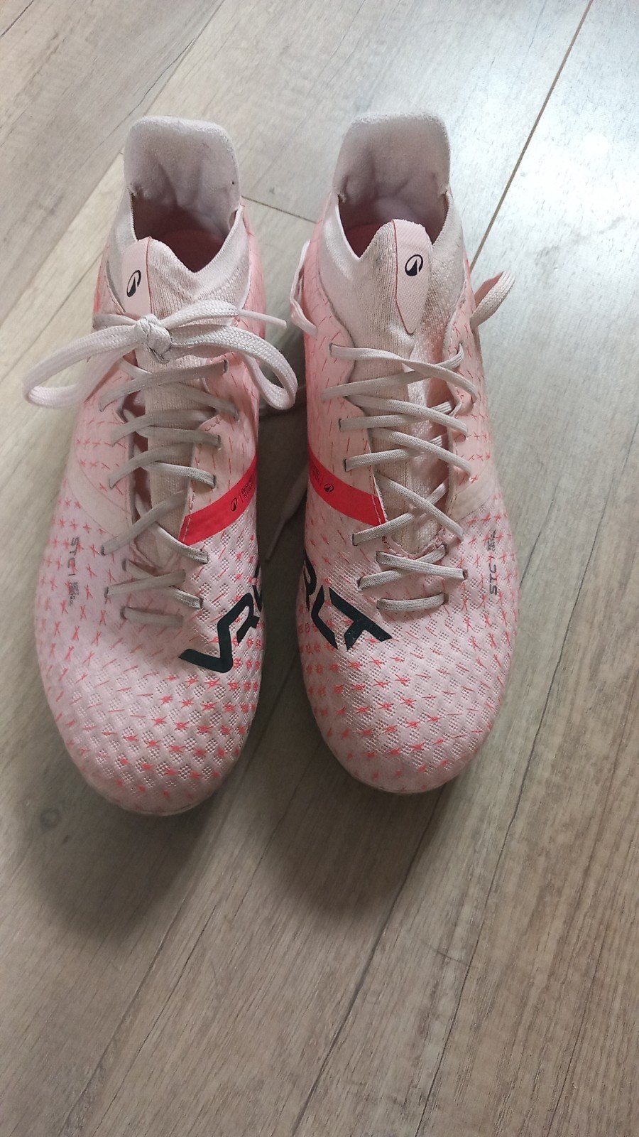 Kipsta voetbalschoenen roze maat 40, Ophalen of Verzenden, Gebruikt, Schoenen